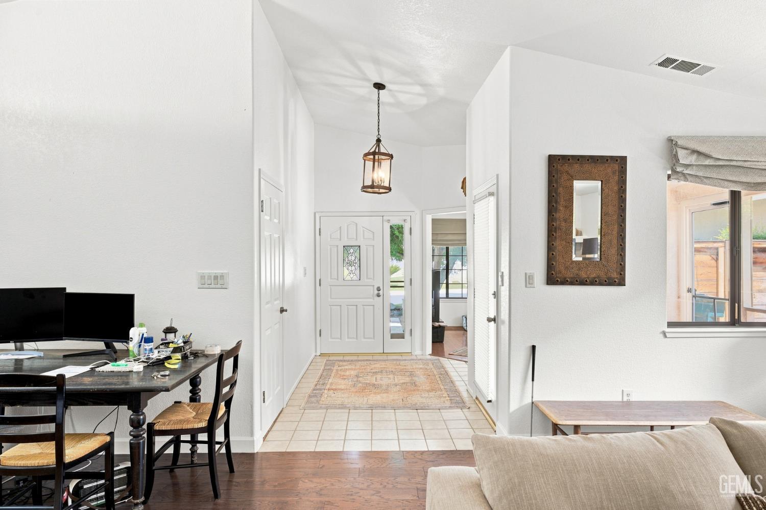 Single Family Residence in Bakersfield, photo 3 of 33