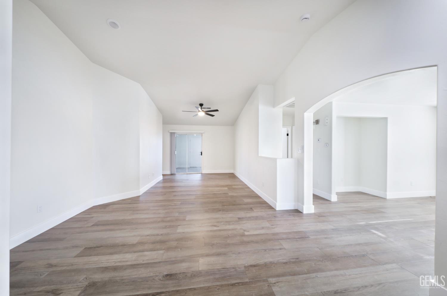 Single Family Residence in Bakersfield, photo 4 of 24