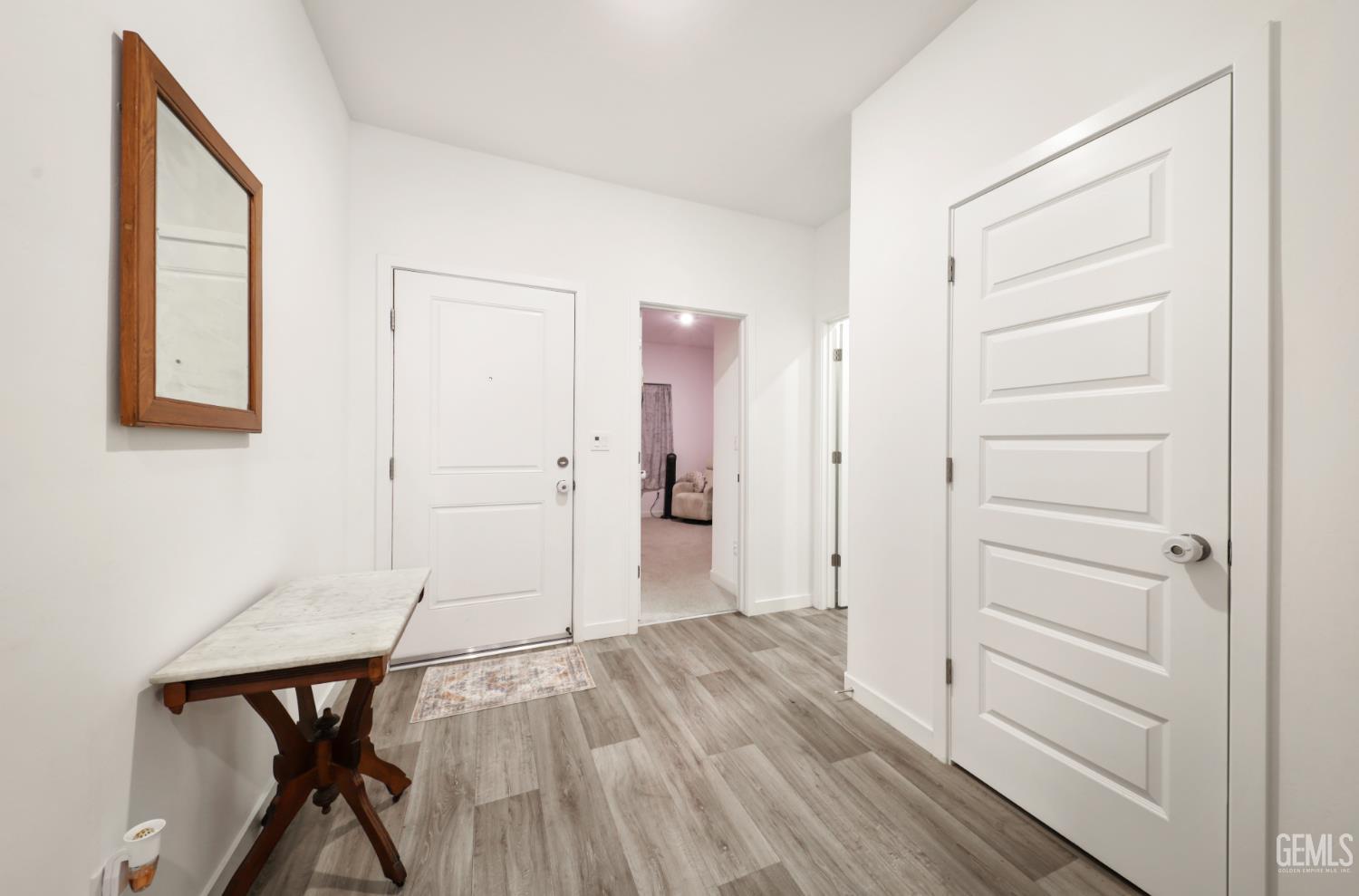 Single Family Residence in Shafter, photo 5 of 27