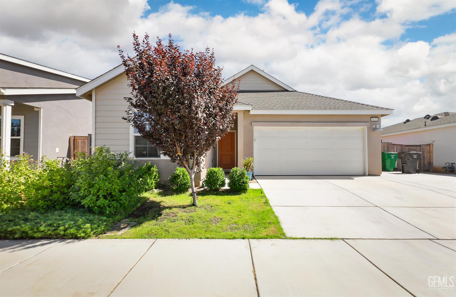 Single Family Residence in Shafter, photo 3 of 27