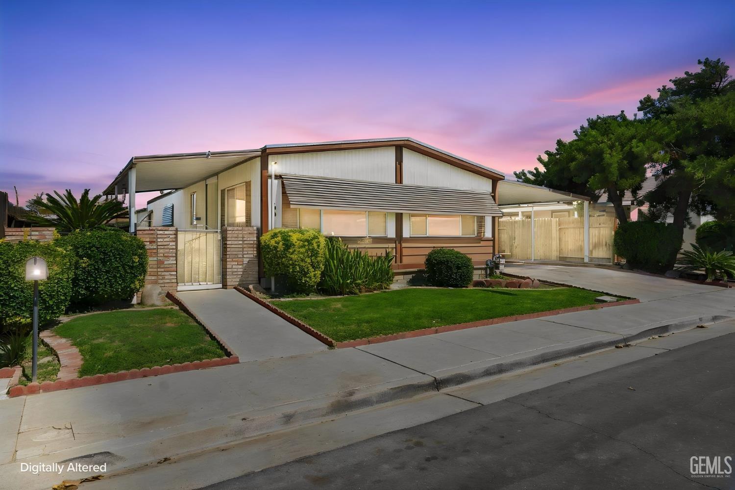 Manufactured Home in Bakersfield, photo 2 of 26