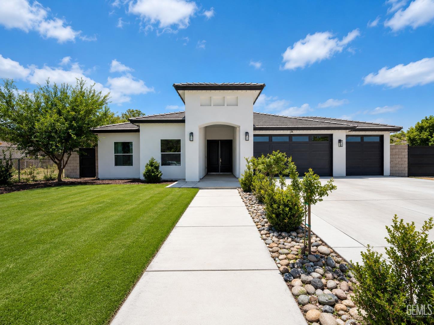 Single Family Residence in Bakersfield