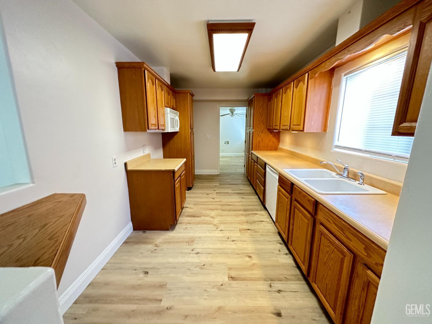 Single Family Residence in Bakersfield, photo 4 of 22