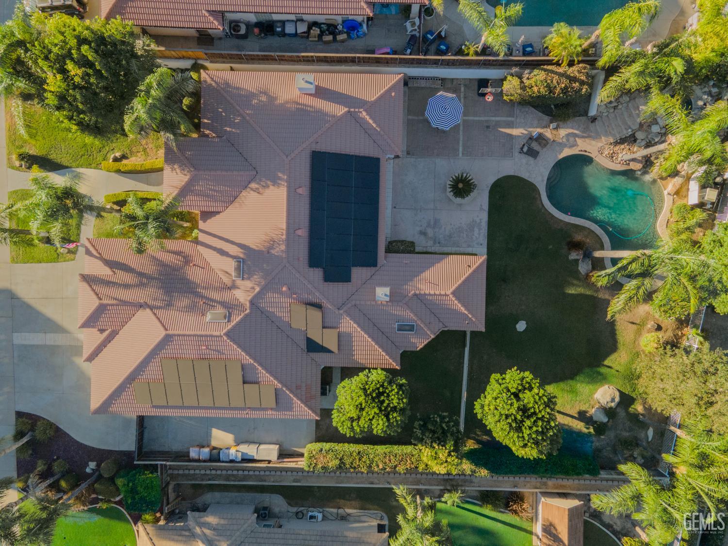 Single Family Residence in Bakersfield, photo 4 of 52