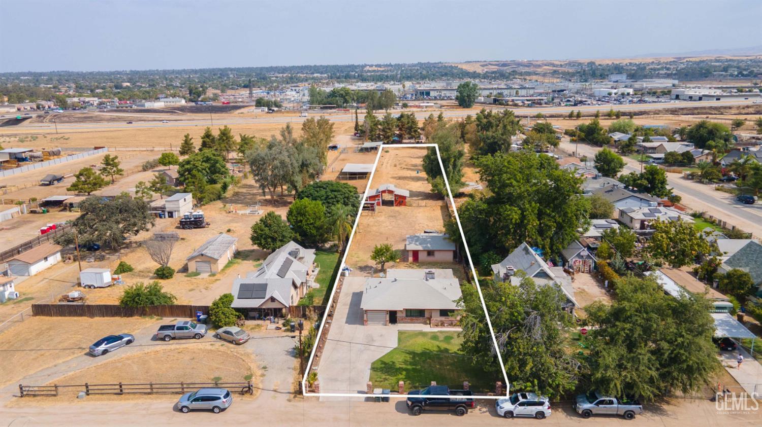 Single Family Residence in Bakersfield, photo 4 of 26