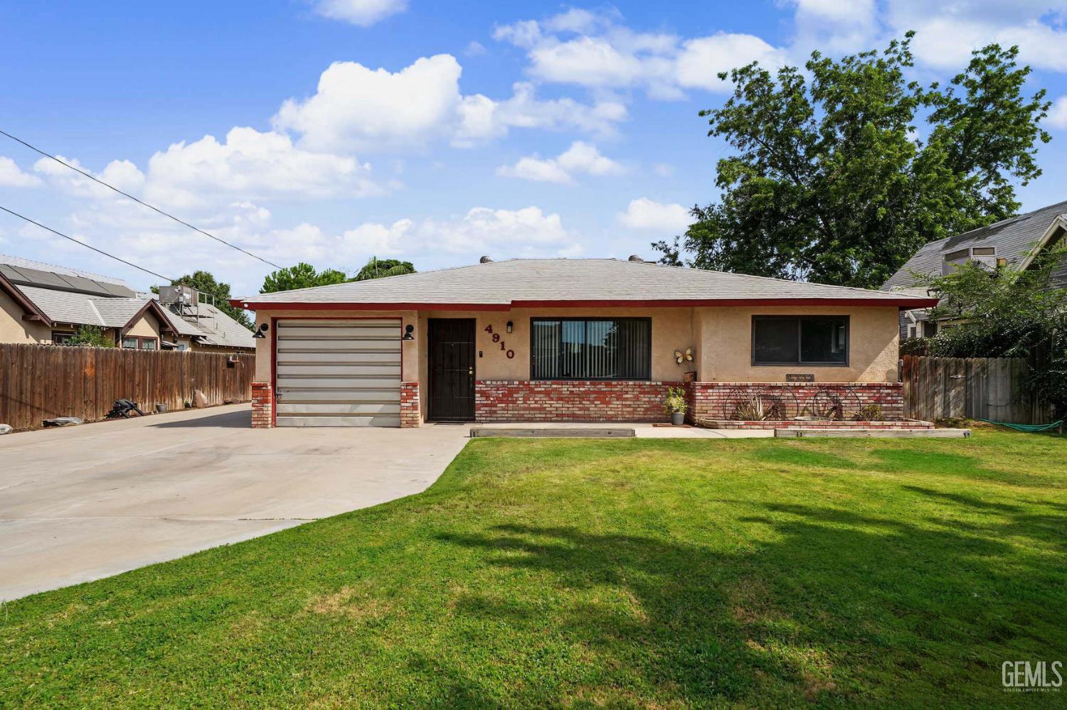 Single Family Residence in Bakersfield