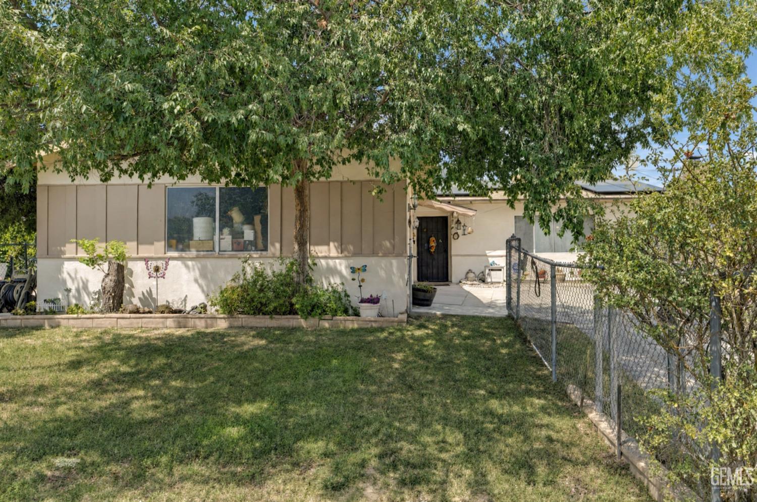 Single Family Residence in Bakersfield, photo 4 of 25