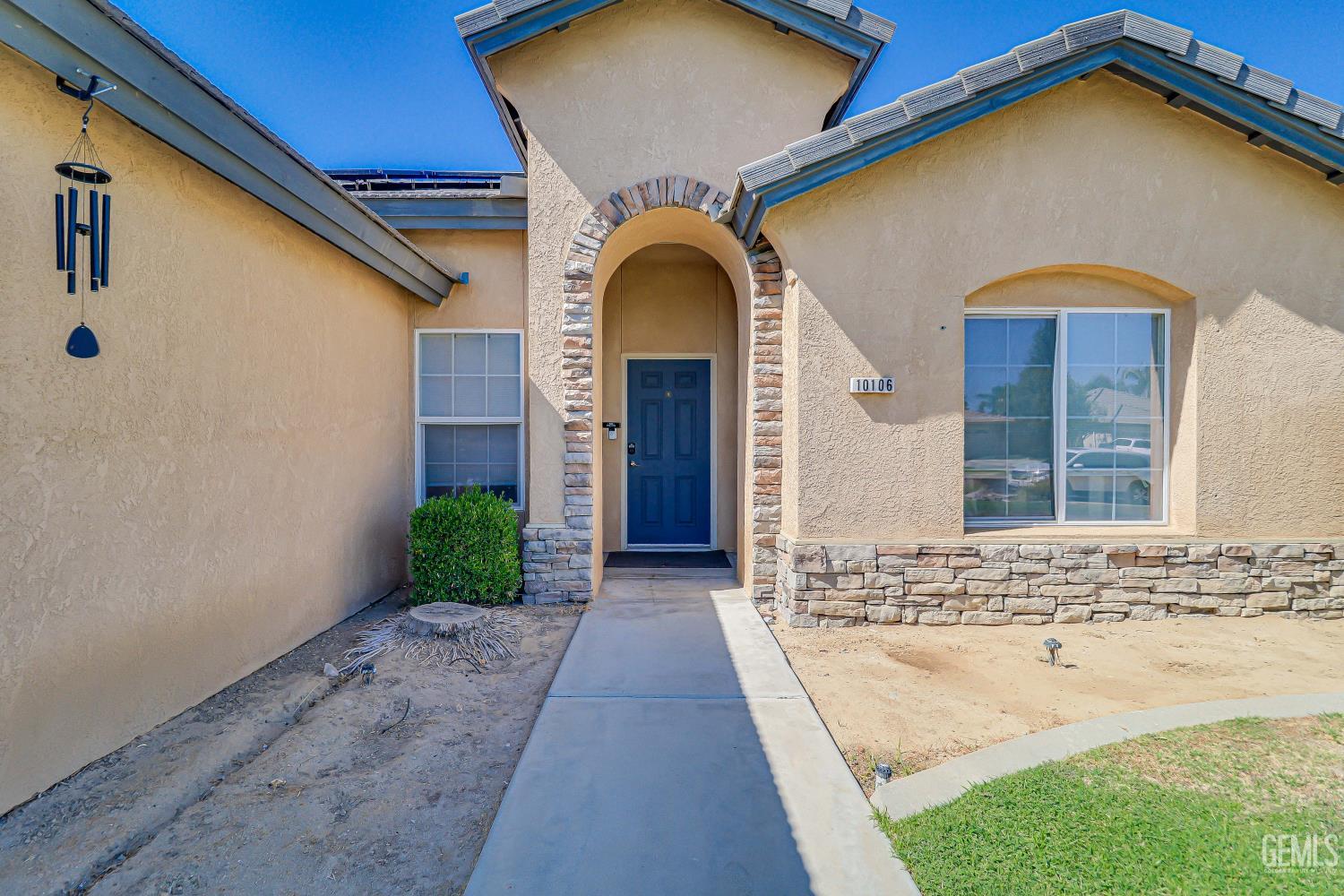 Single Family Residence in Bakersfield, photo 4 of 31