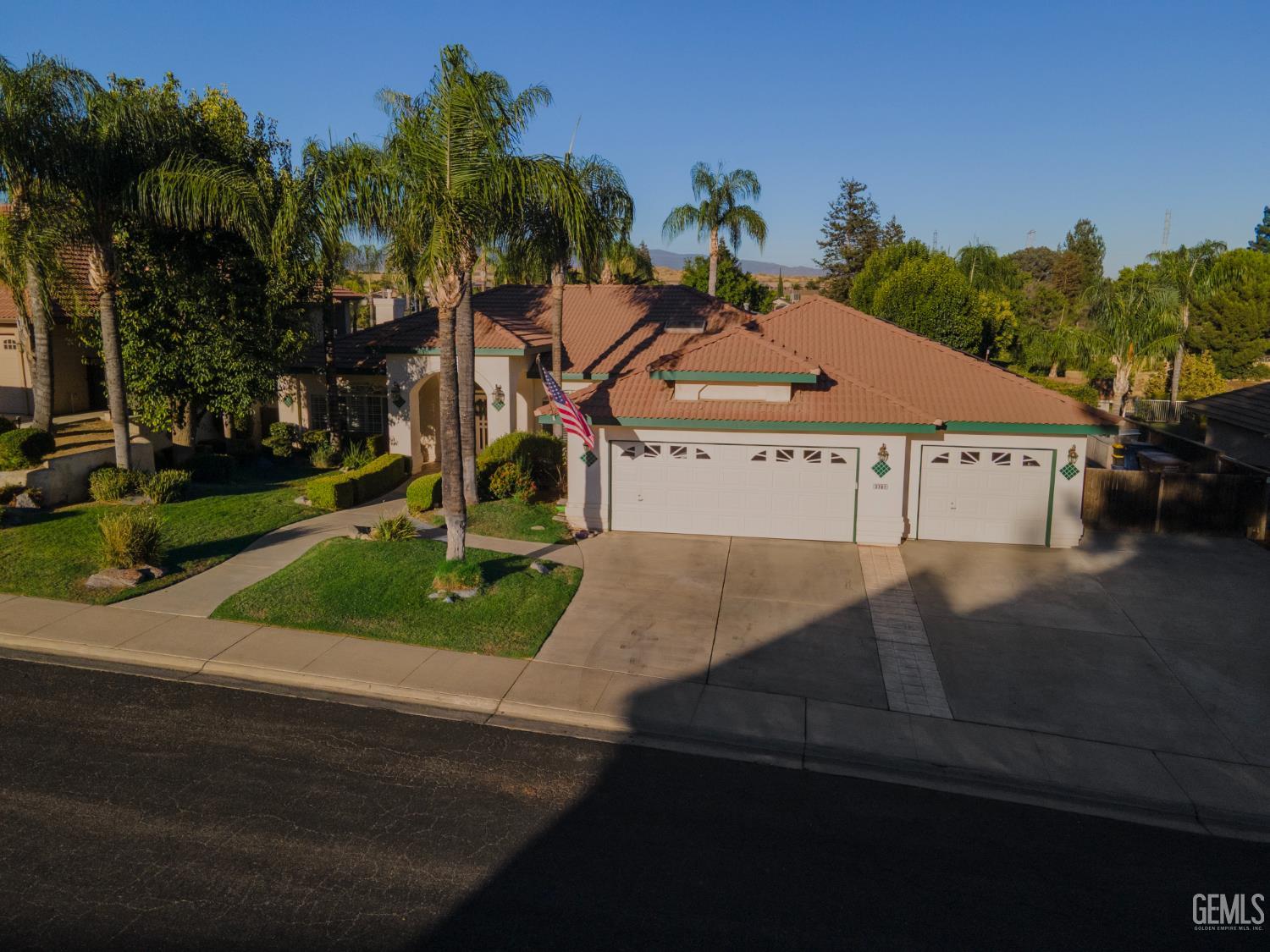 Single Family Residence in Bakersfield, photo 2 of 52