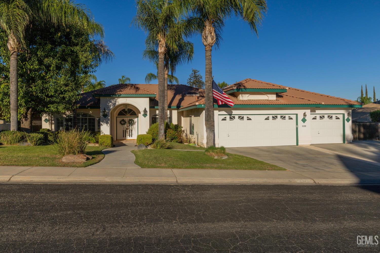 Single Family Residence in Bakersfield, photo 3 of 52