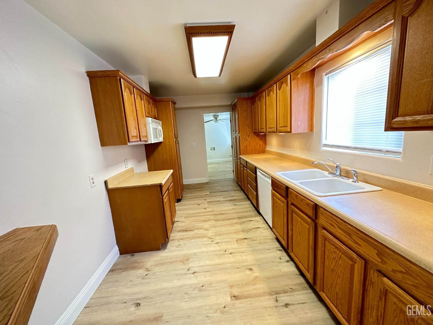 Single Family Residence in Bakersfield, photo 3 of 22
