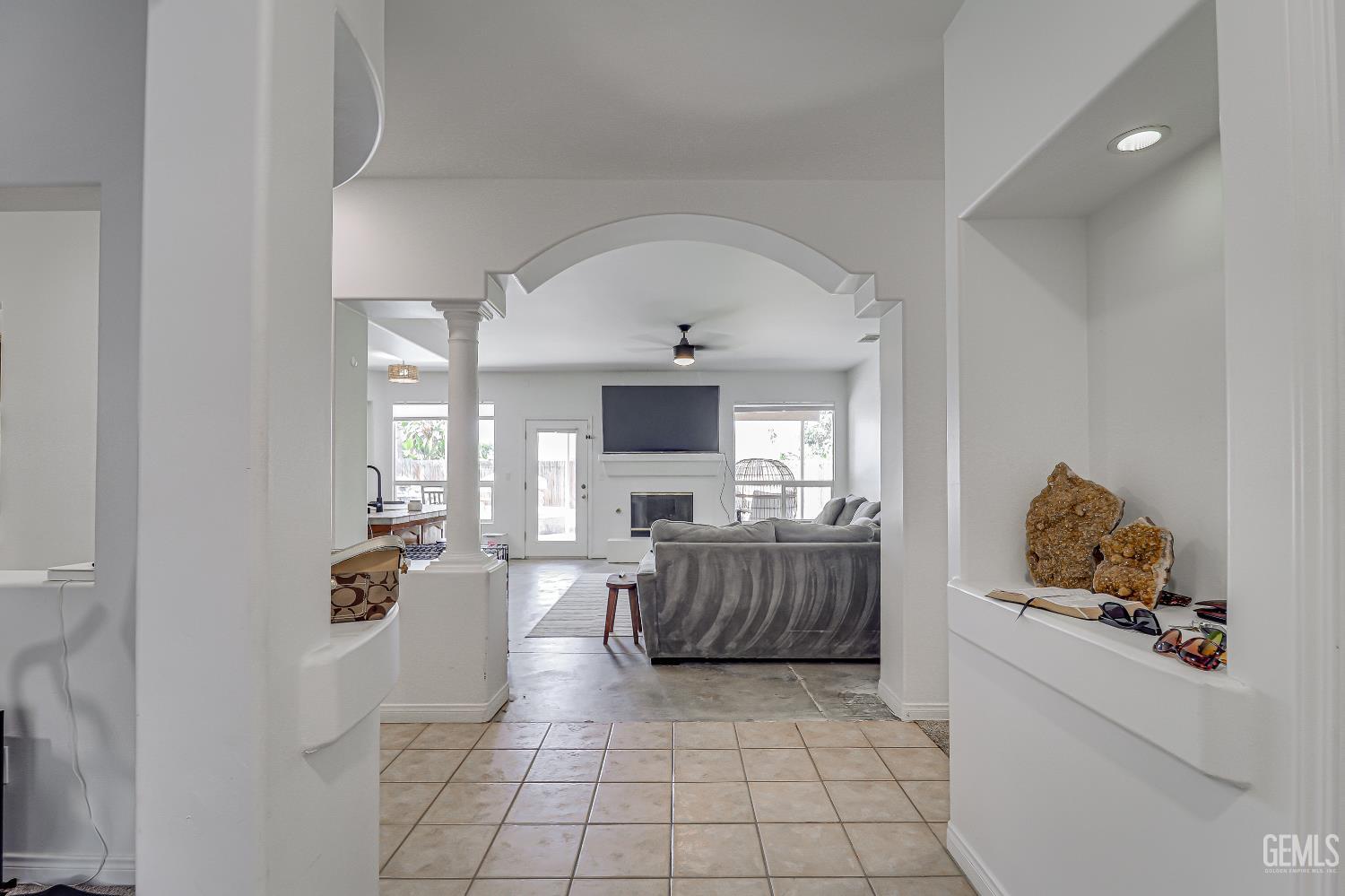 Single Family Residence in Bakersfield, photo 5 of 31