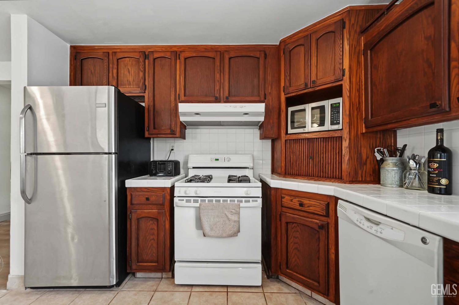 Single Family Residence in Bakersfield, photo 5 of 26