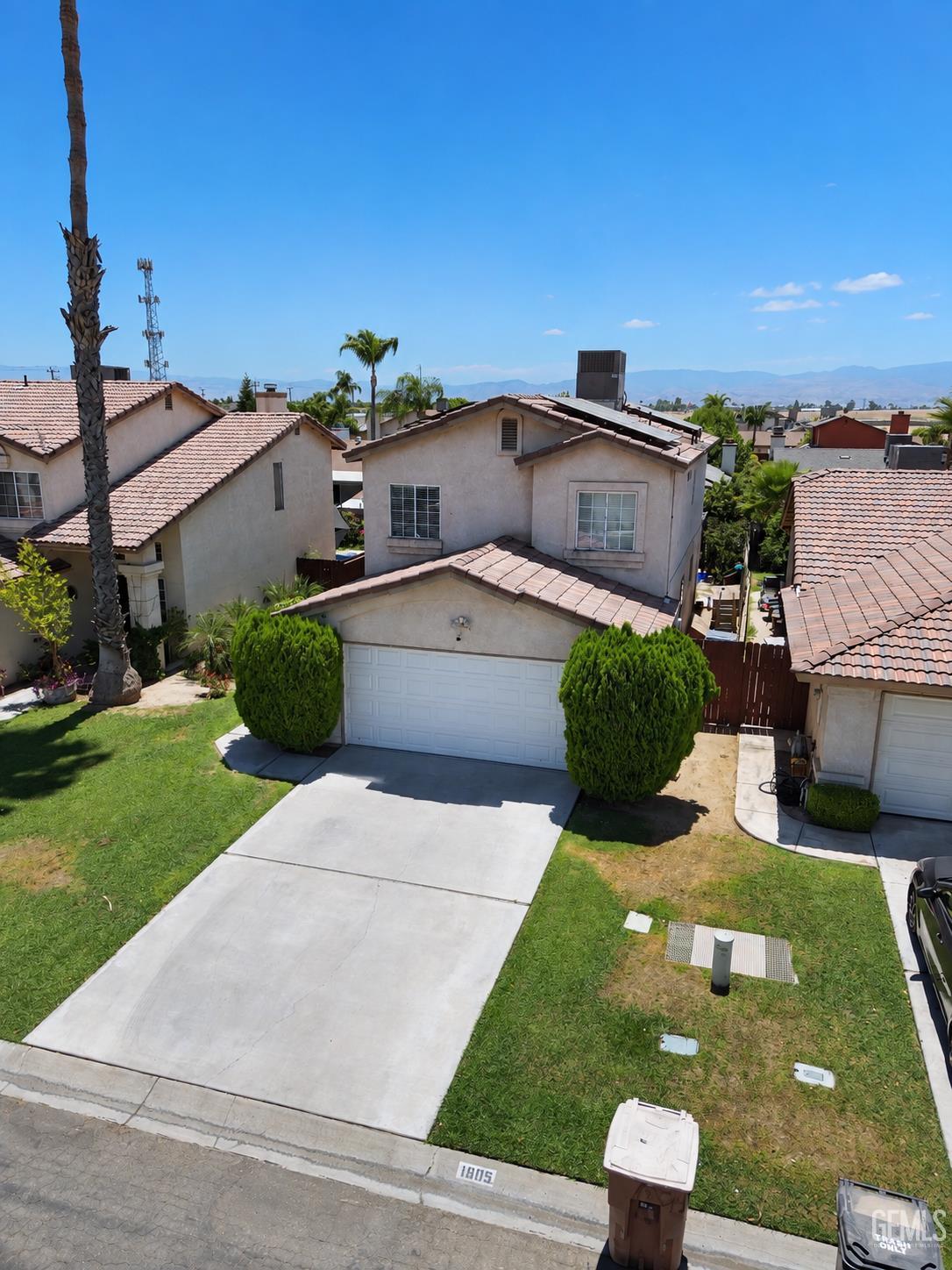 Single Family Residence in Bakersfield, photo 4 of 24