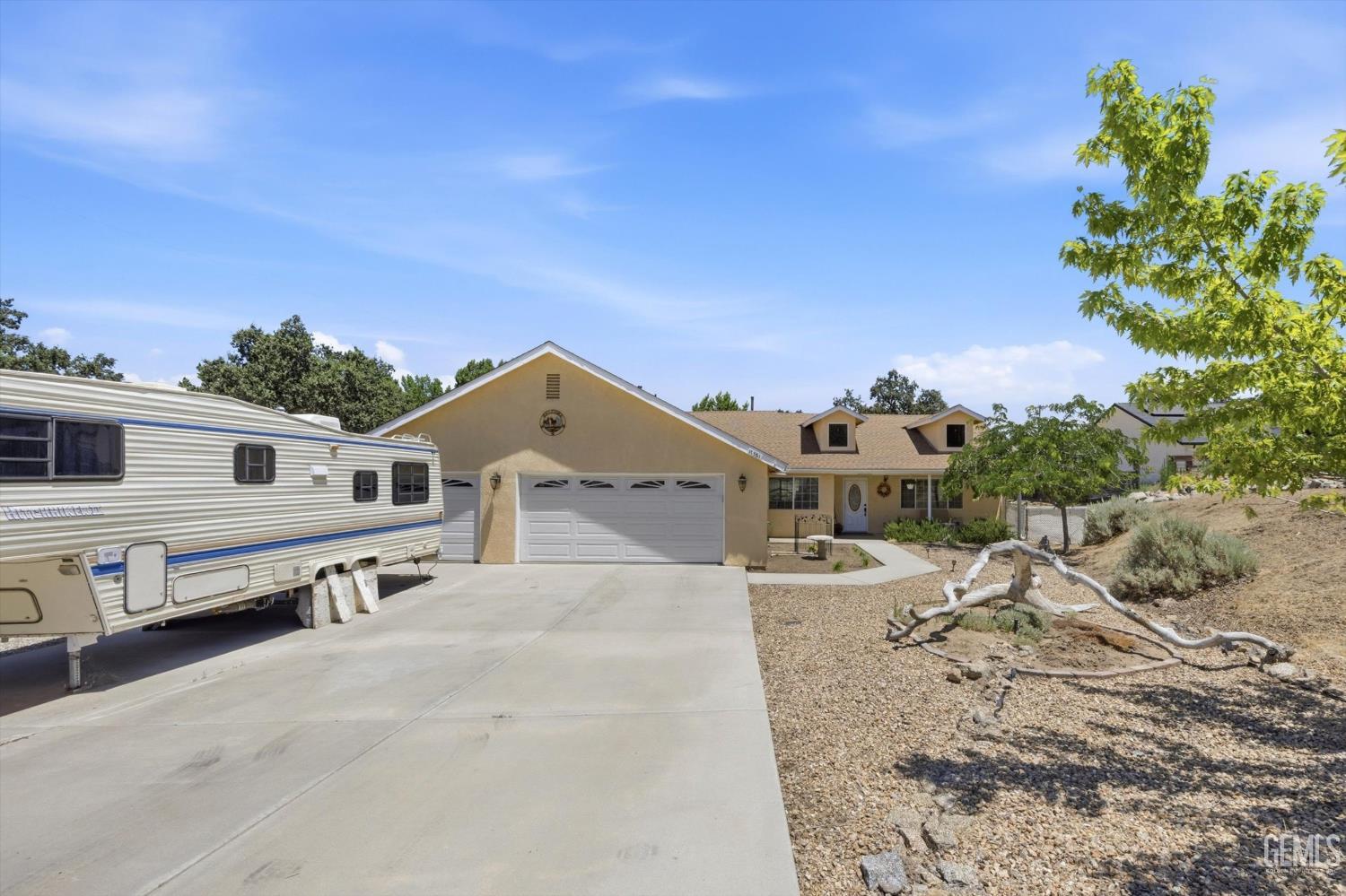 Single Family Residence in Tehachapi, photo 3 of 45