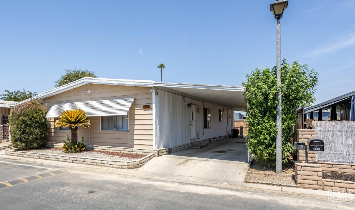 Manufactured Home in Bakersfield, photo 3 of 25