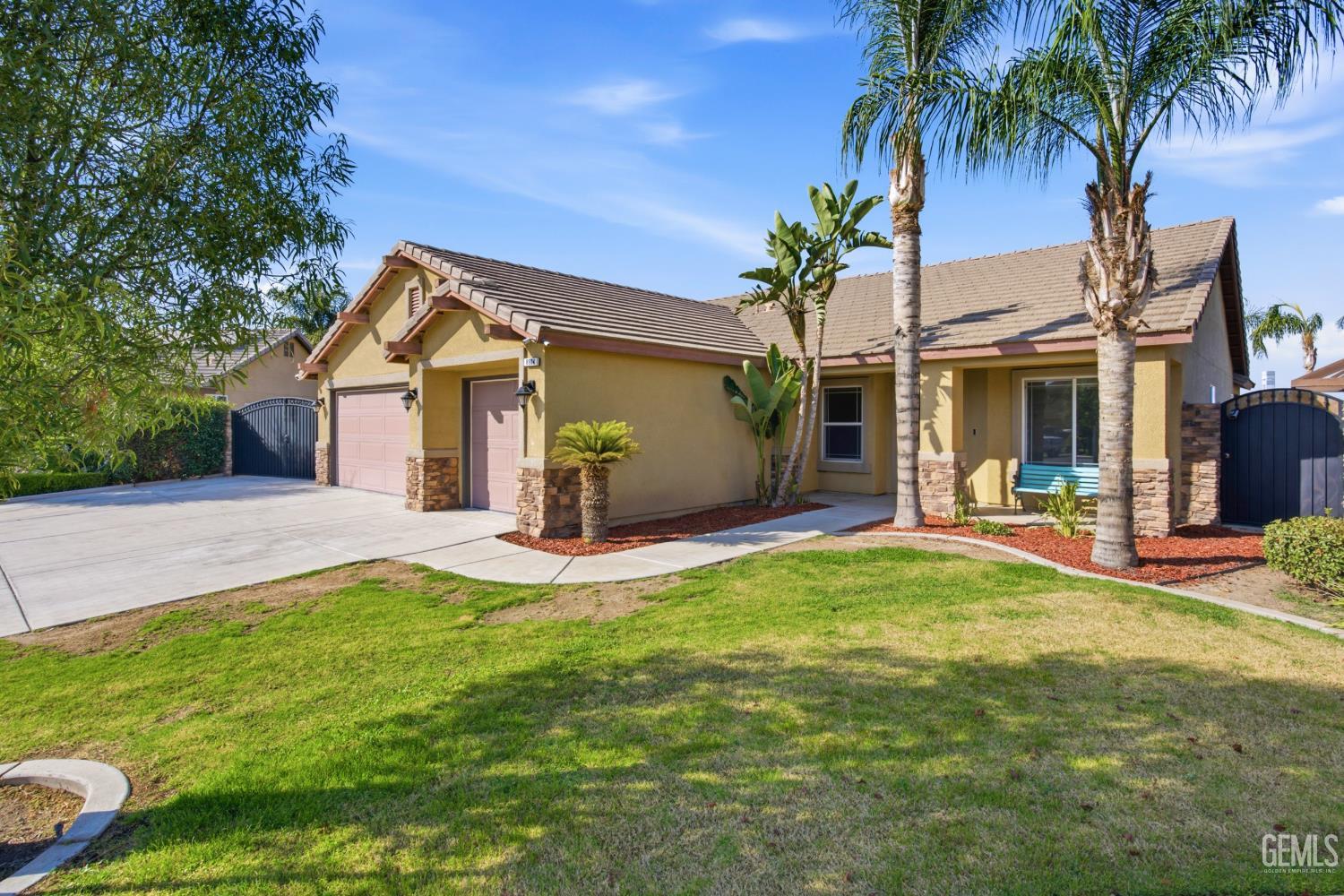 Single Family Residence in Bakersfield, photo 4 of 53