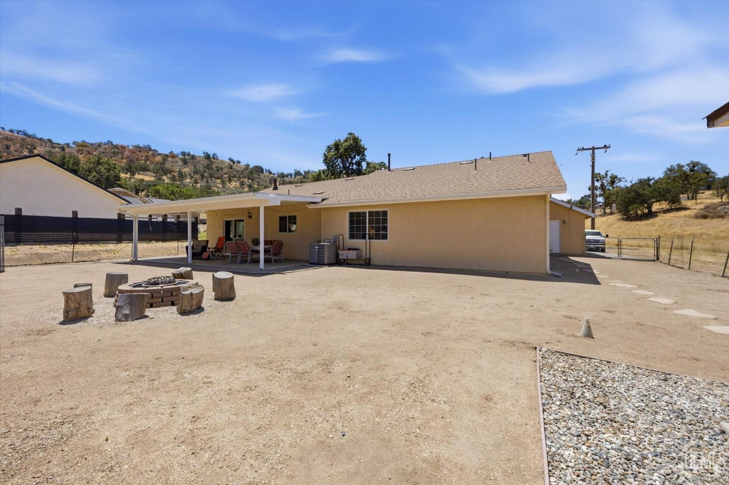 Single Family Residence in Tehachapi, photo 5 of 45