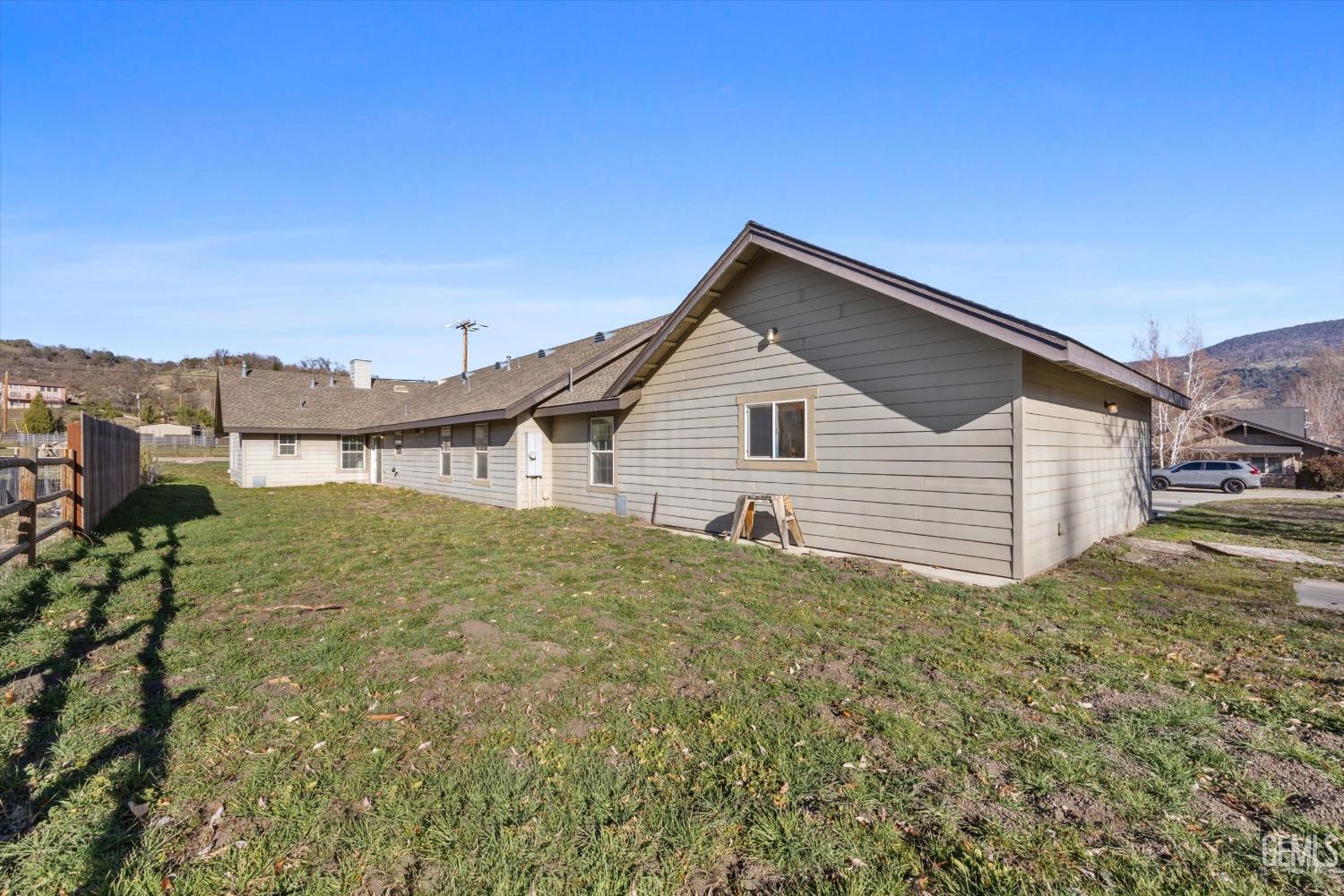 Single Family Residence in Tehachapi, photo 4 of 49