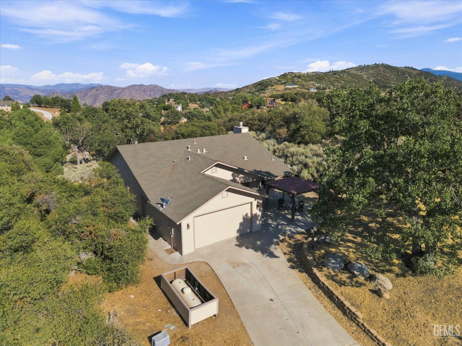 Single Family Residence in Tehachapi, photo 2 of 46