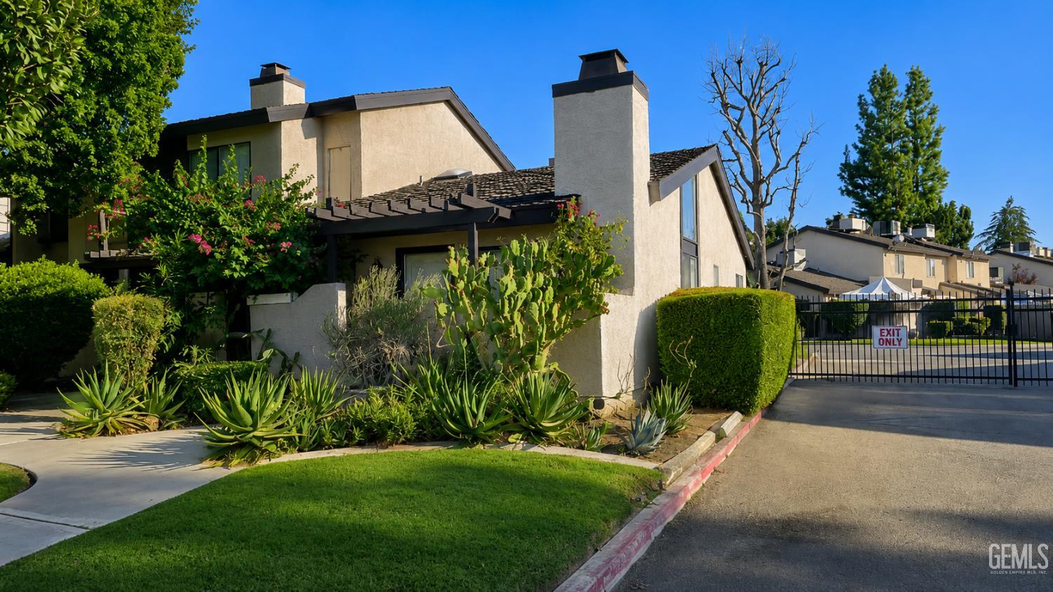 Condominium in Bakersfield