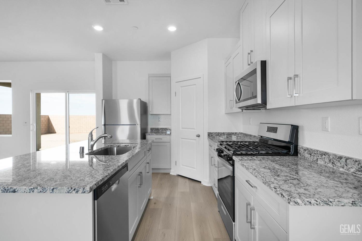 New Construction in Shafter, photo 4 of 16
