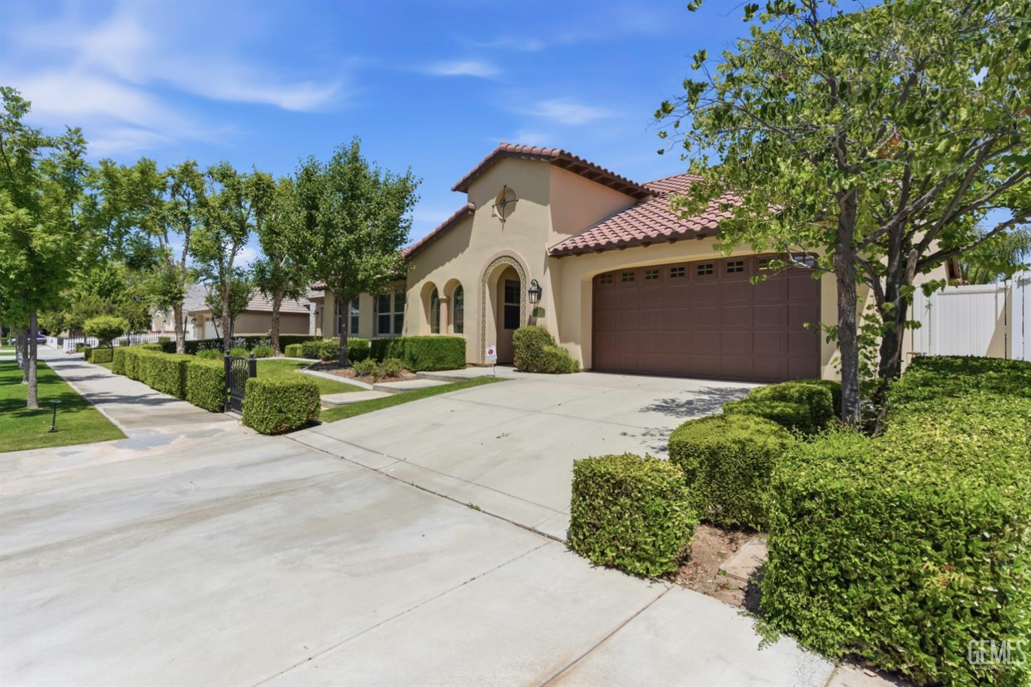 Single Family Residence in Bakersfield, photo 3 of 52