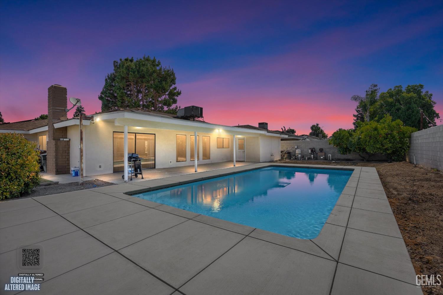 Single Family Residence in Bakersfield, photo 2 of 46