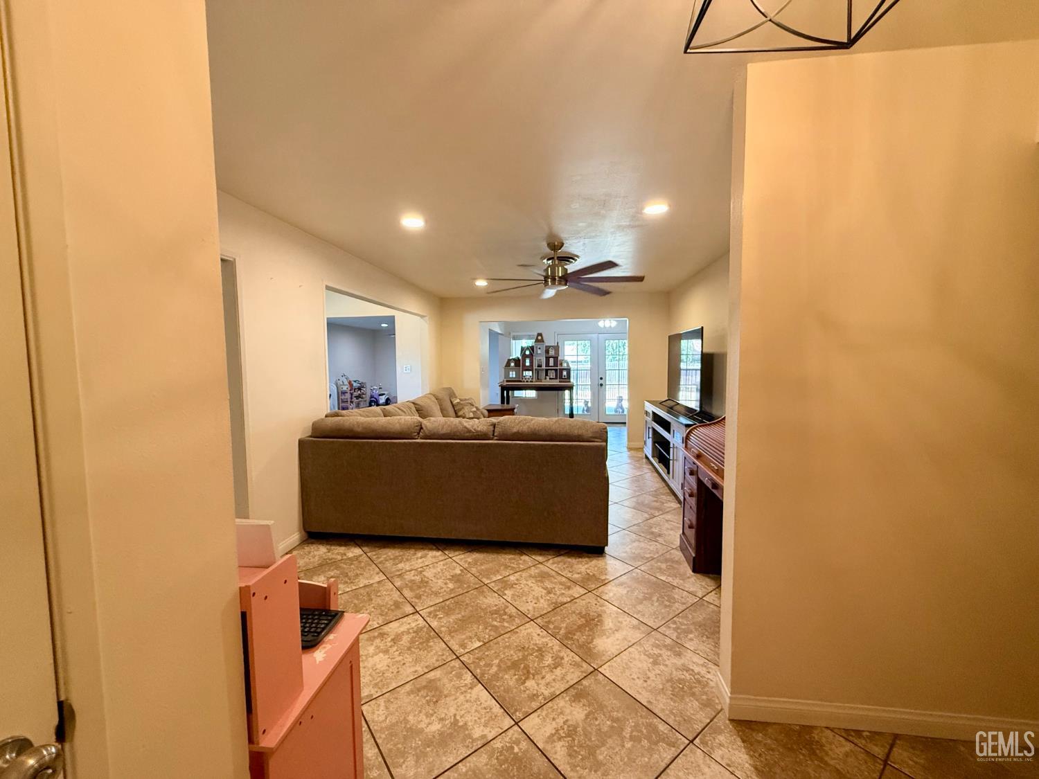Single Family Residence in Bakersfield, photo 4 of 36