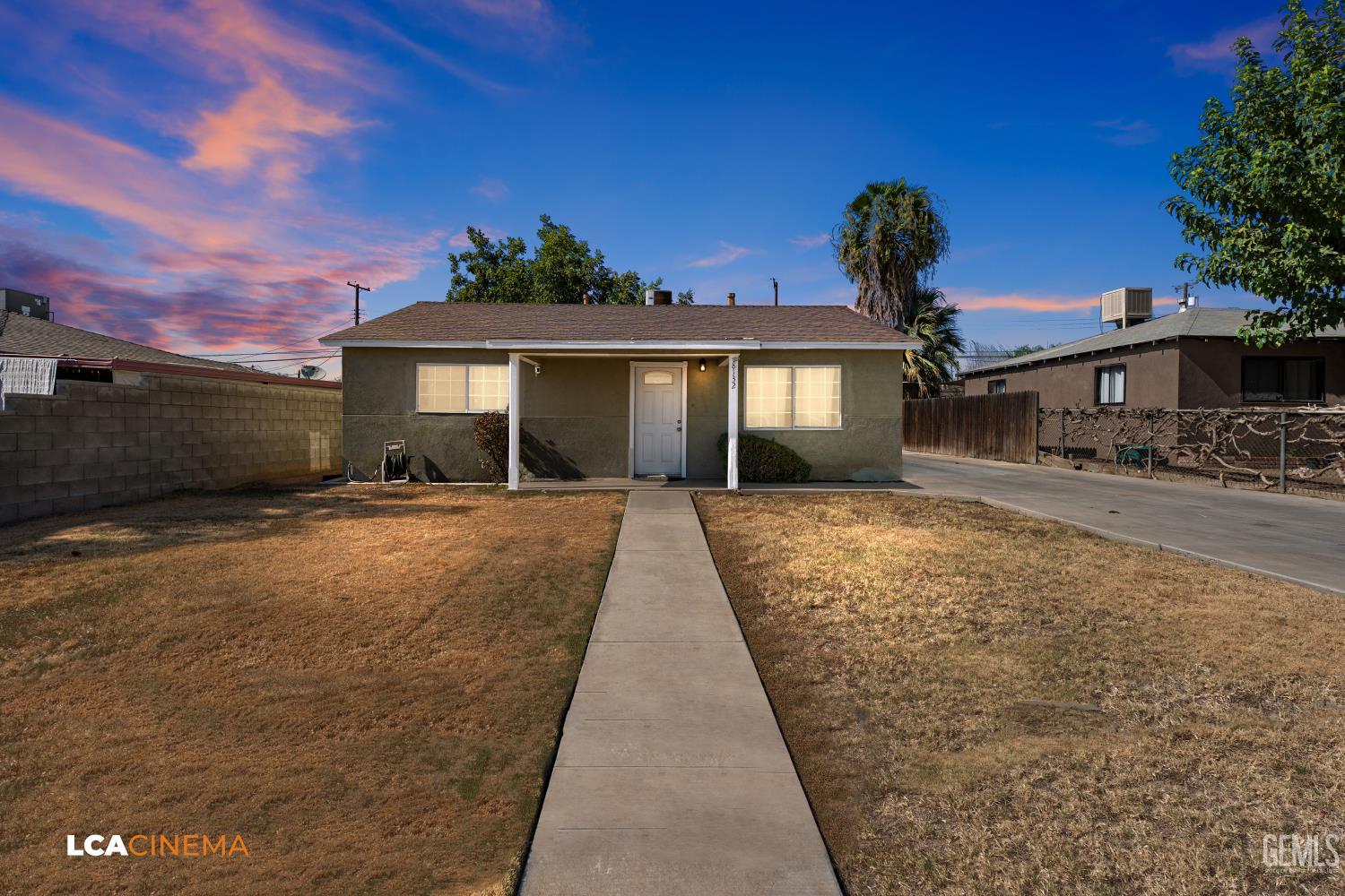 Single Family Residence in Bakersfield, photo 2 of 19