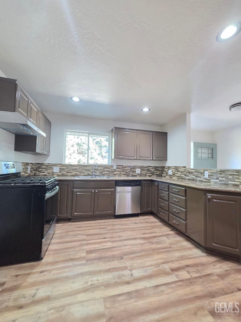 Single Family Residence in Tehachapi, photo 3 of 28