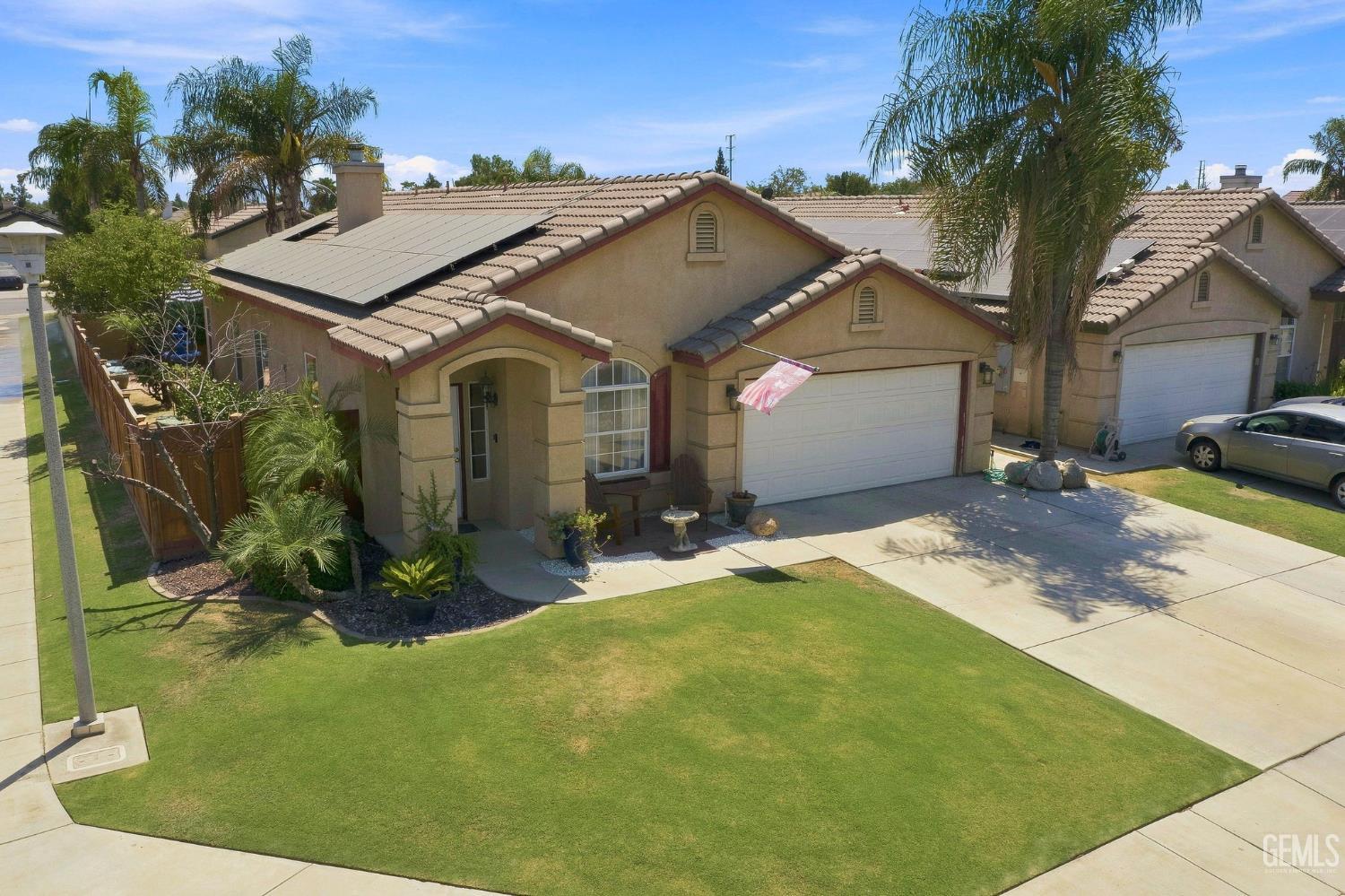 Single Family Residence in Bakersfield, photo 3 of 47
