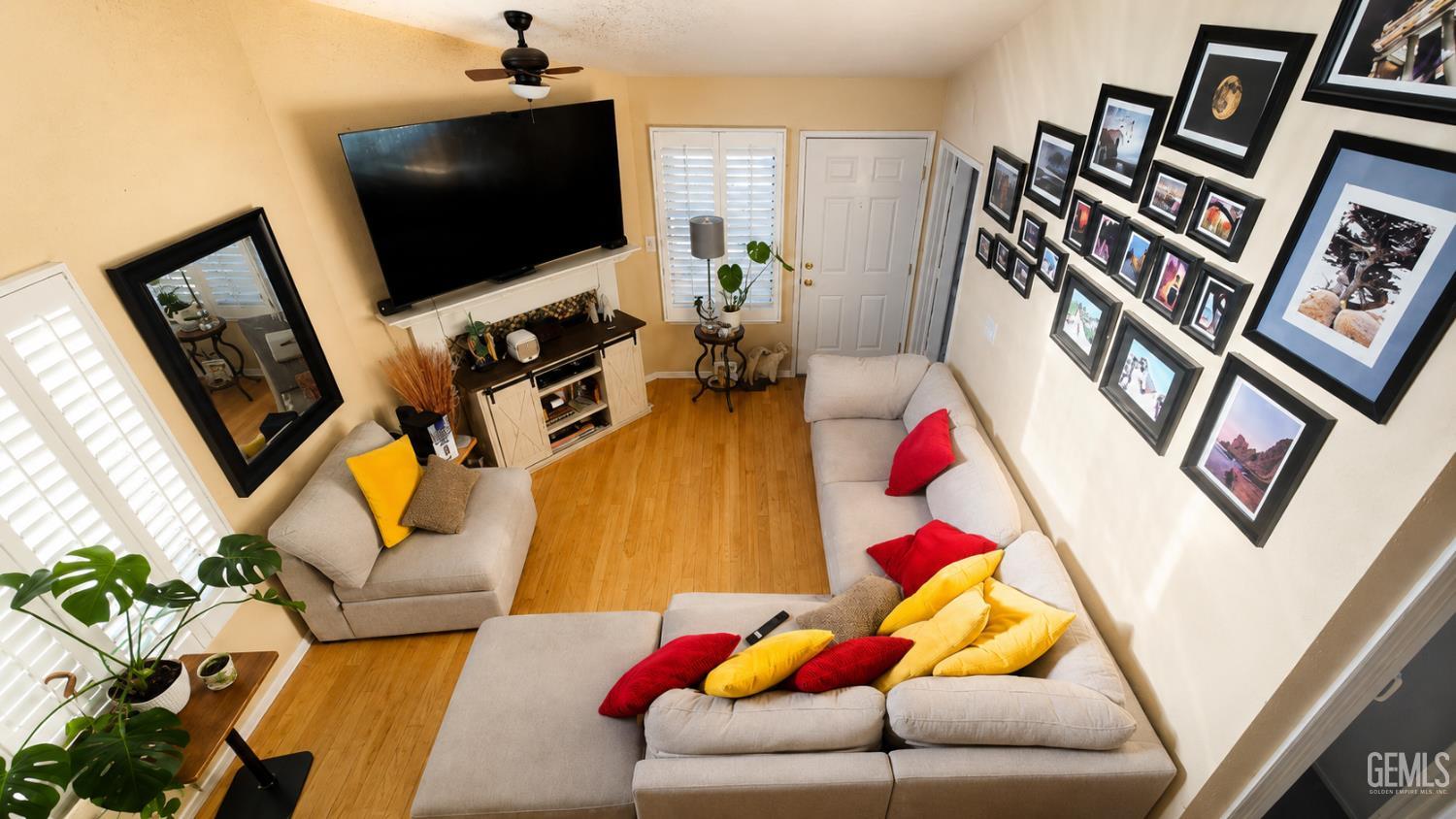 Condominium in Bakersfield, photo 4 of 19