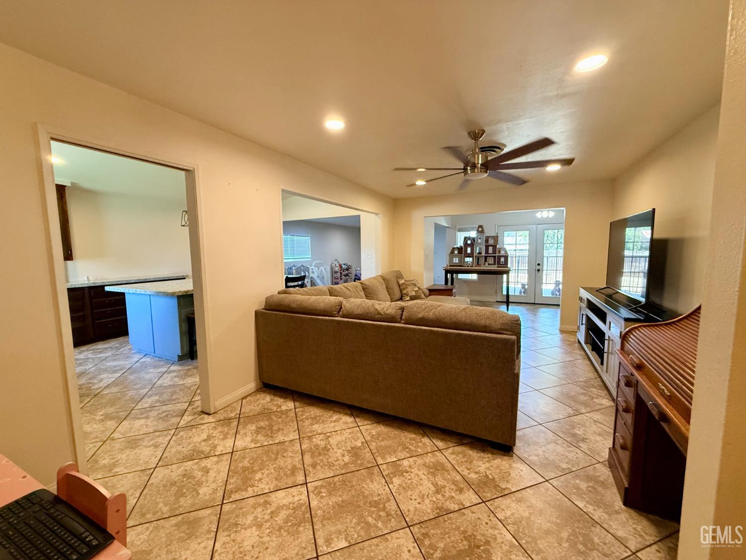 Single Family Residence in Bakersfield, photo 5 of 36