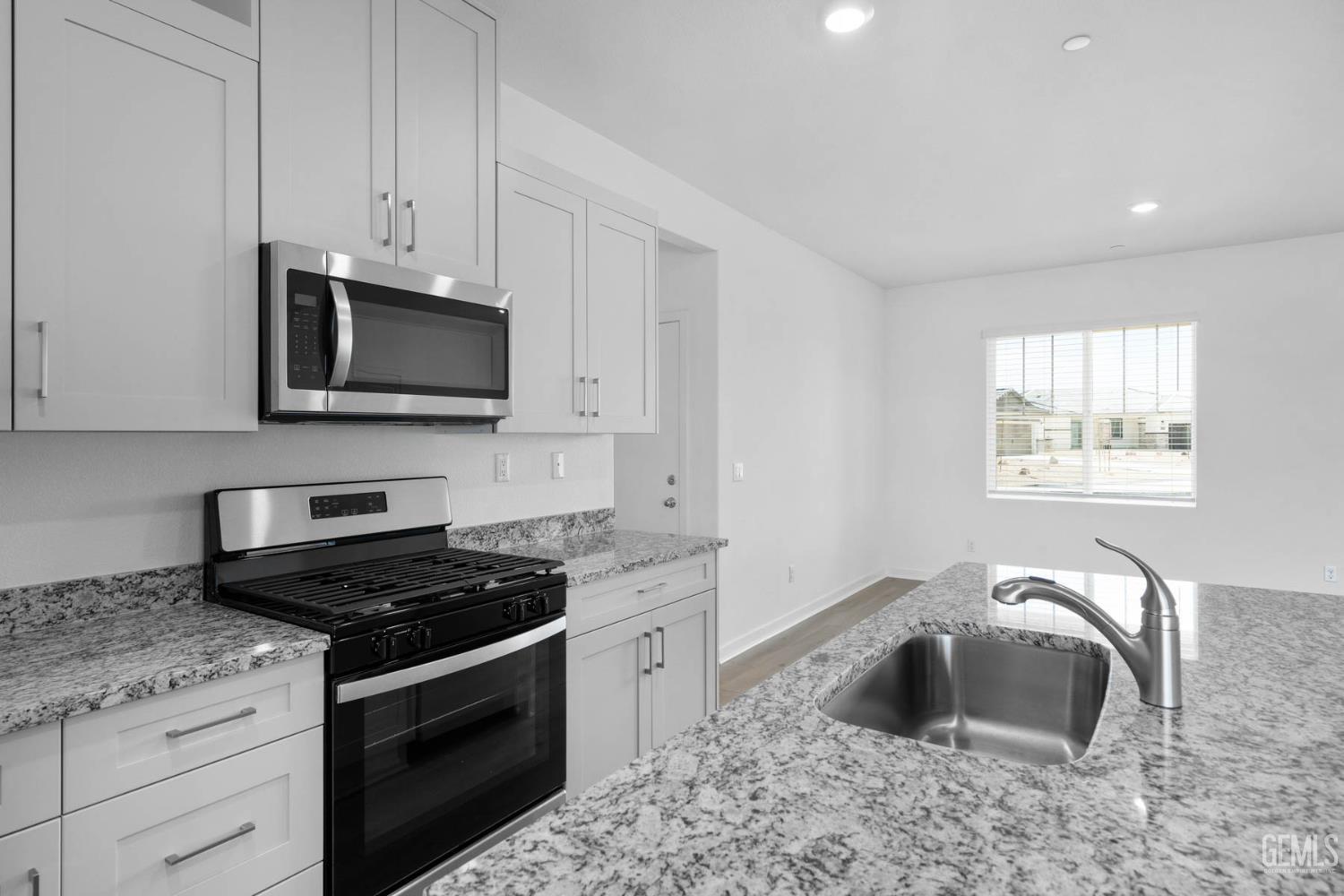New Construction in Shafter, photo 5 of 16