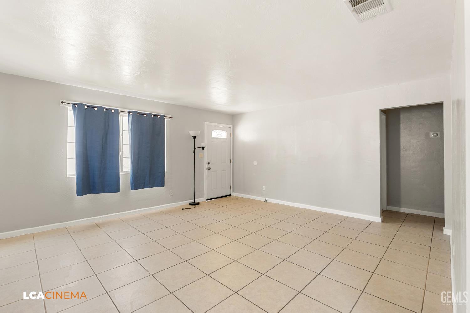 Single Family Residence in Bakersfield, photo 3 of 19