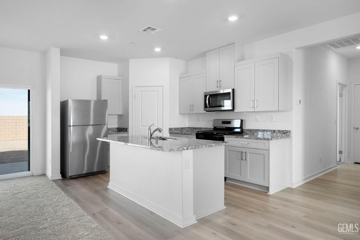 New Construction in Shafter, photo 3 of 16