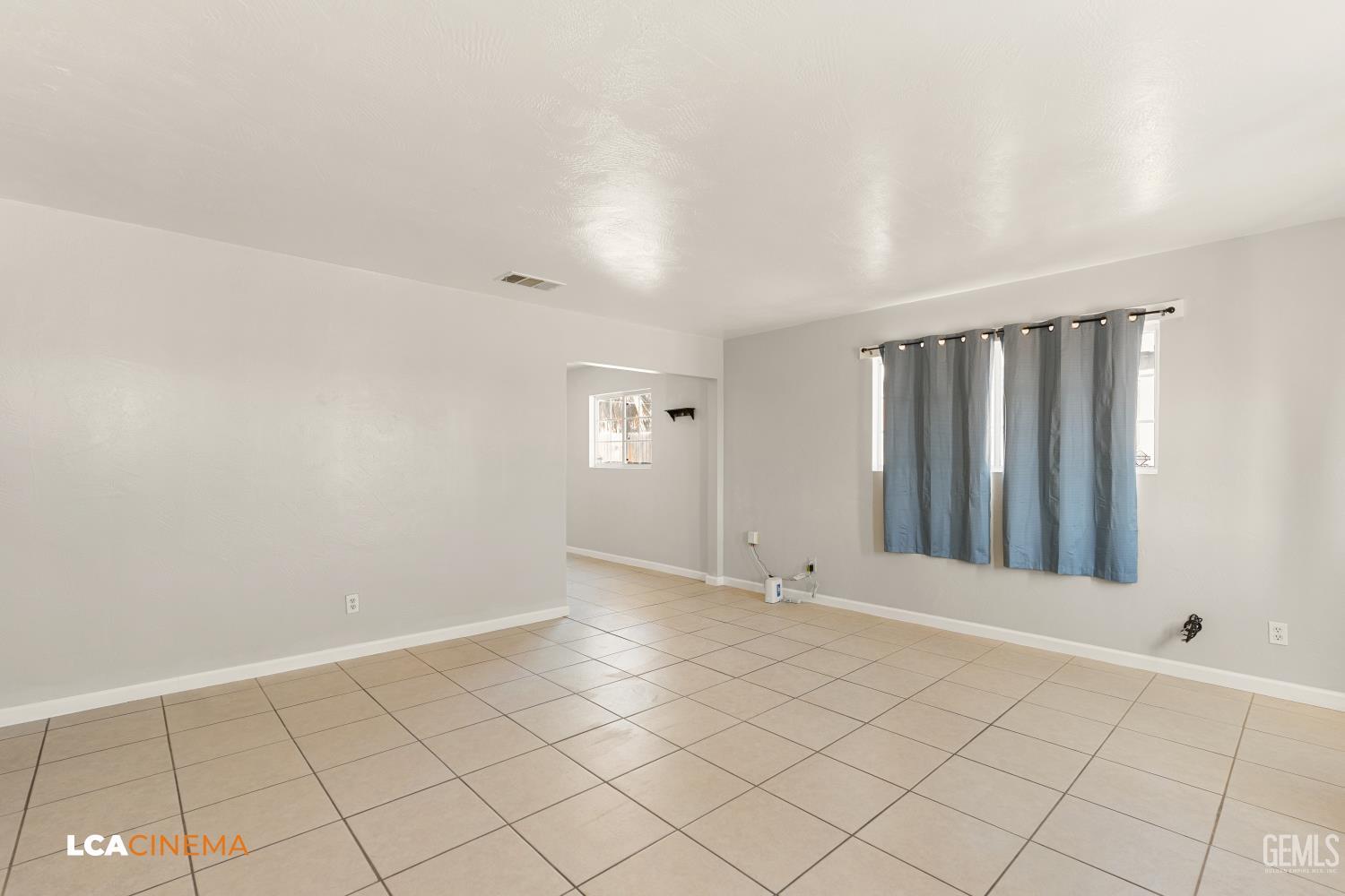 Single Family Residence in Bakersfield, photo 5 of 19