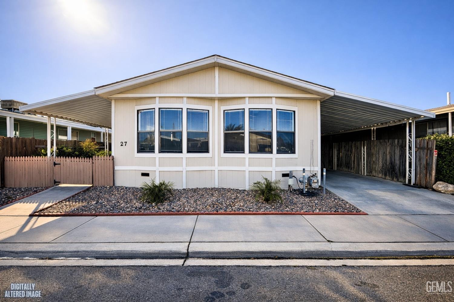 Manufactured Home in Bakersfield, photo 3 of 22
