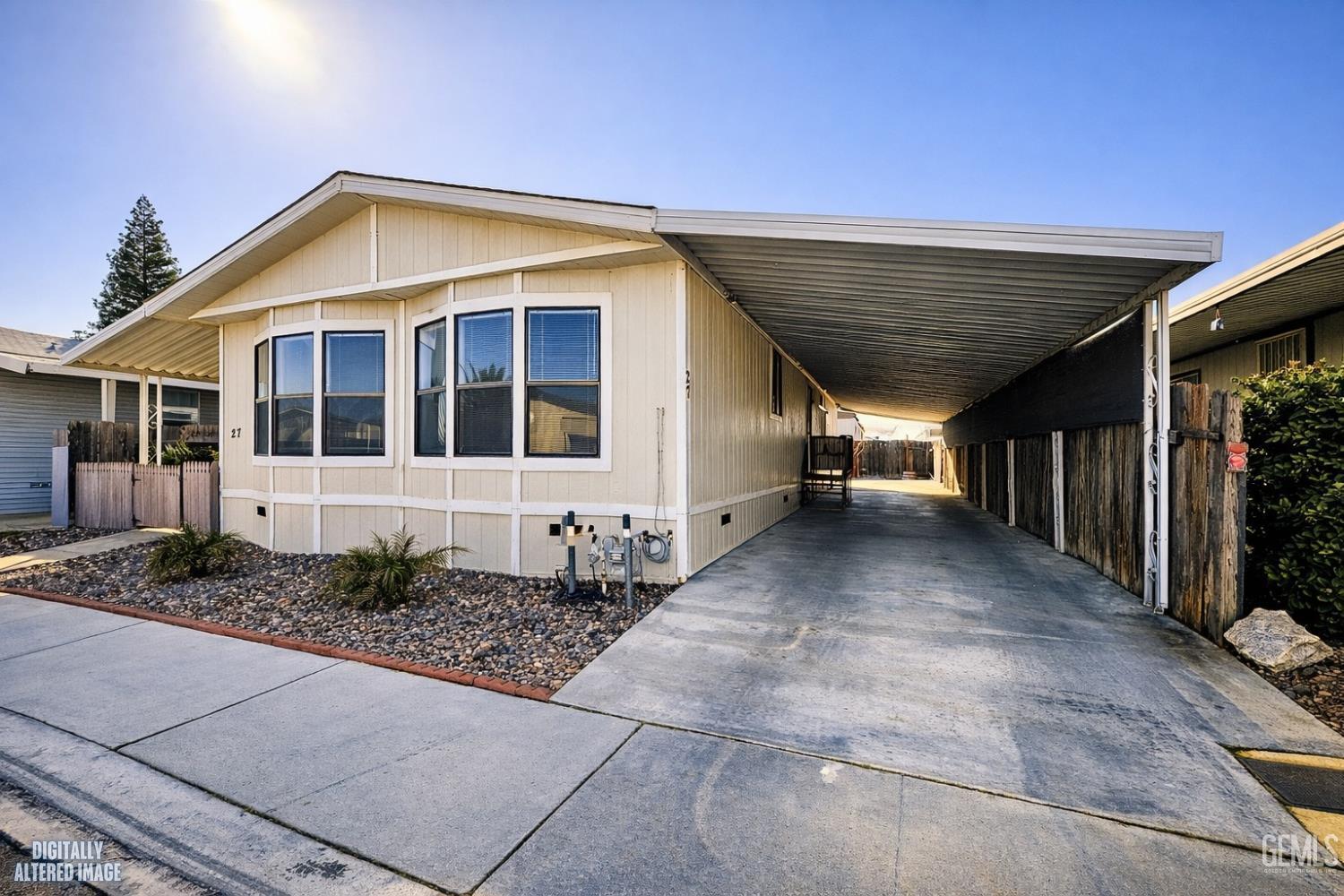 Manufactured Home in Bakersfield, photo 2 of 22