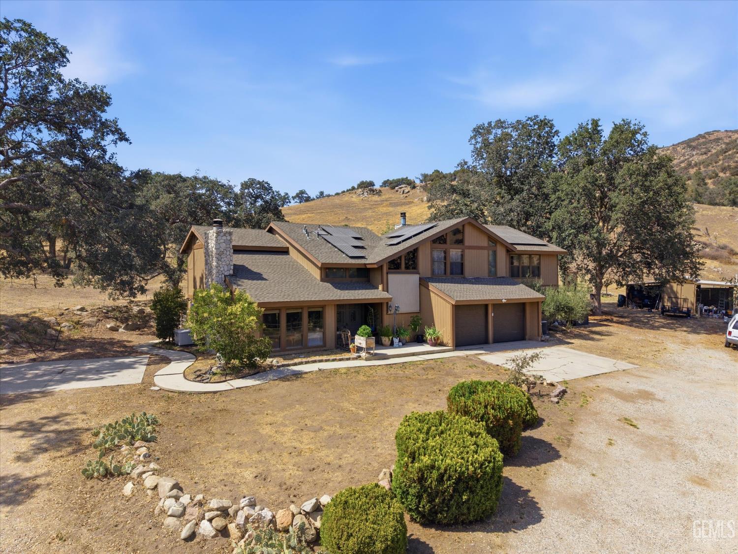 Single Family Residence in Tehachapi, photo 5 of 58