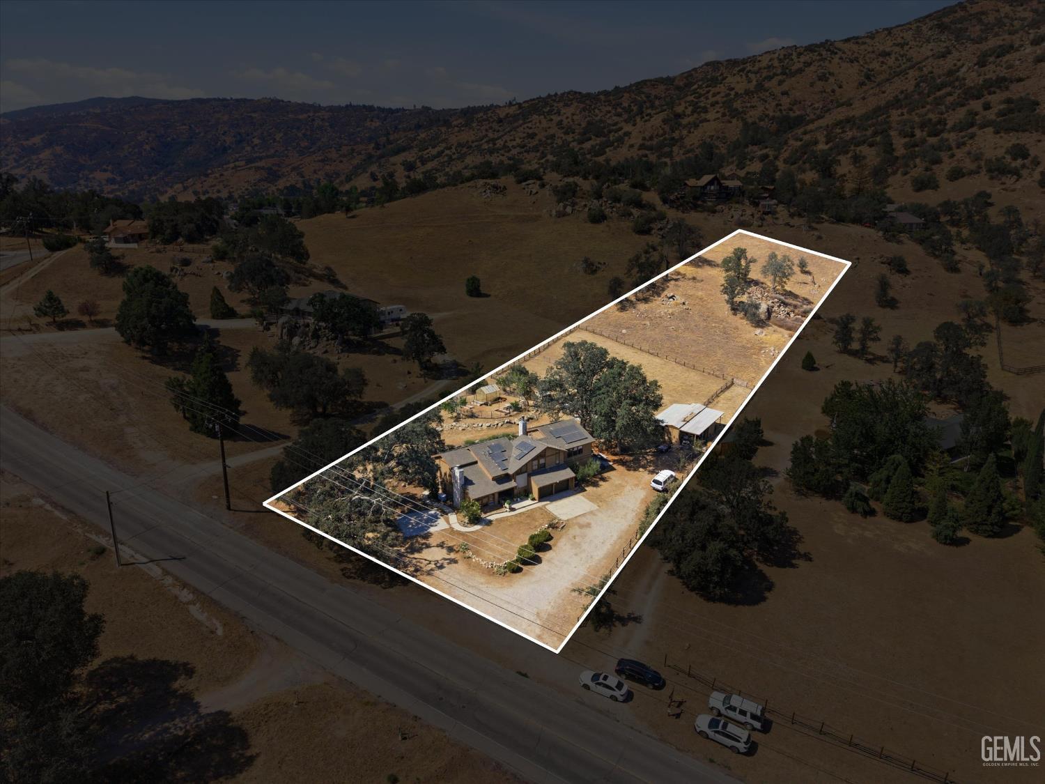 Single Family Residence in Tehachapi, photo 3 of 58