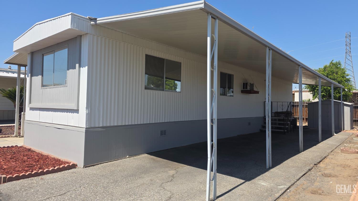 Mobile Home in Bakersfield, photo 2 of 12