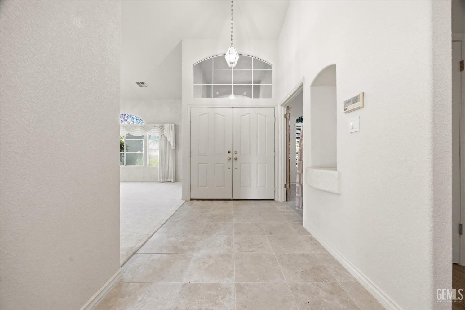 Single Family Residence in Bakersfield, photo 4 of 61