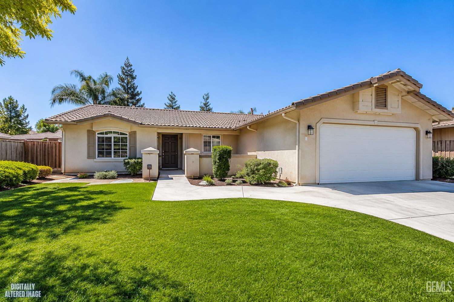 Single Family Residence in Shafter