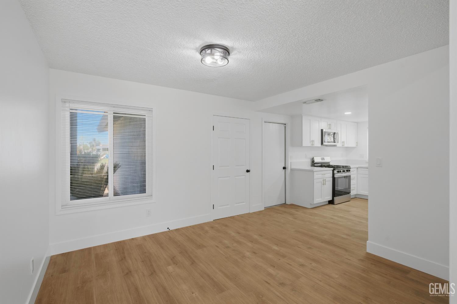 Single Family Residence in Bakersfield, photo 5 of 32