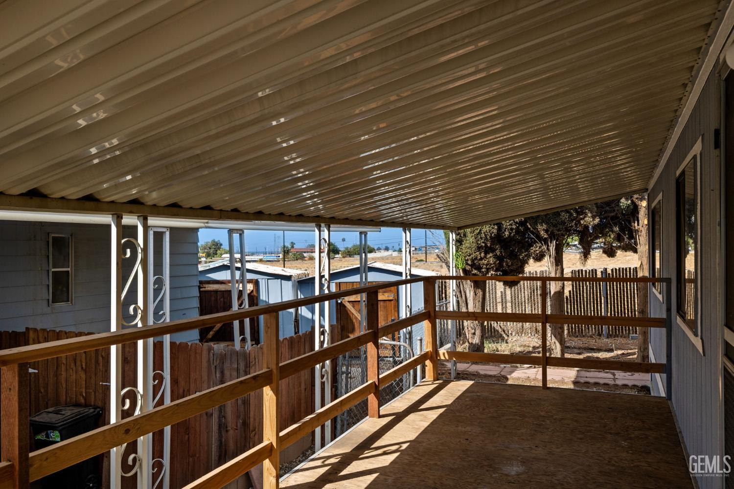 Manufactured Home in Bakersfield, photo 4 of 40