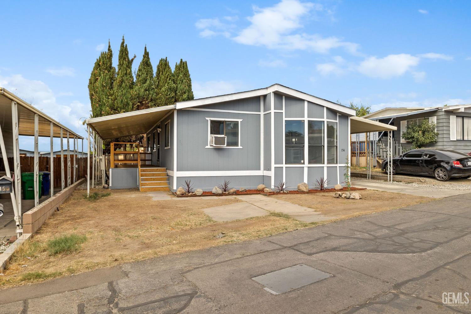 Manufactured Home in Bakersfield, photo 2 of 40