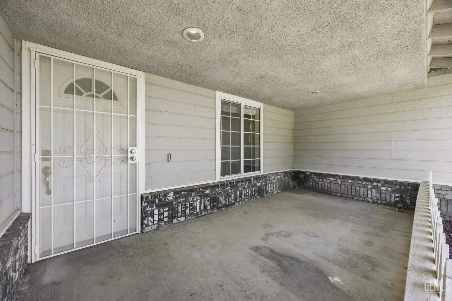 Single Family Residence in Tehachapi, photo 3 of 40