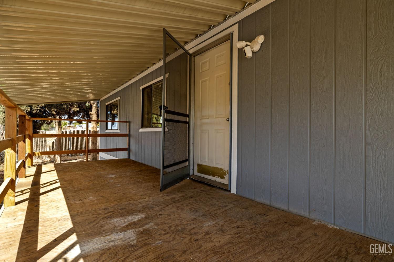 Manufactured Home in Bakersfield, photo 5 of 40